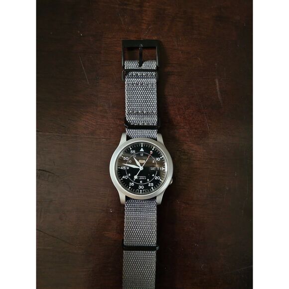 Seiko 5 7S26-02J0 37mm Black Dial Day/Date Automatic - Men's Watch - Japan - Picture 4 of 5